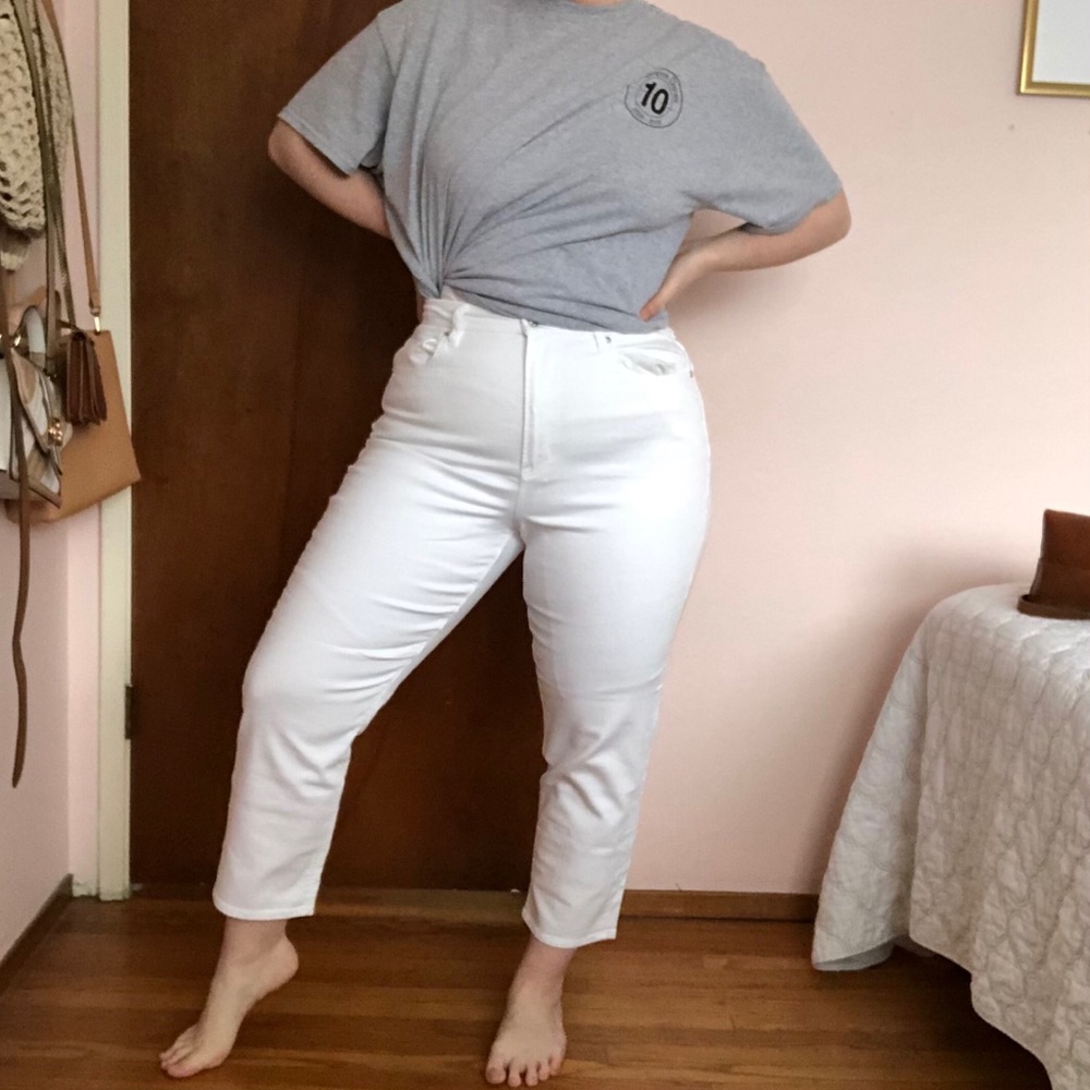American Eagle white high rise curvy mom jeans